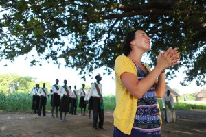Jenny Simmons singing in South Sudan